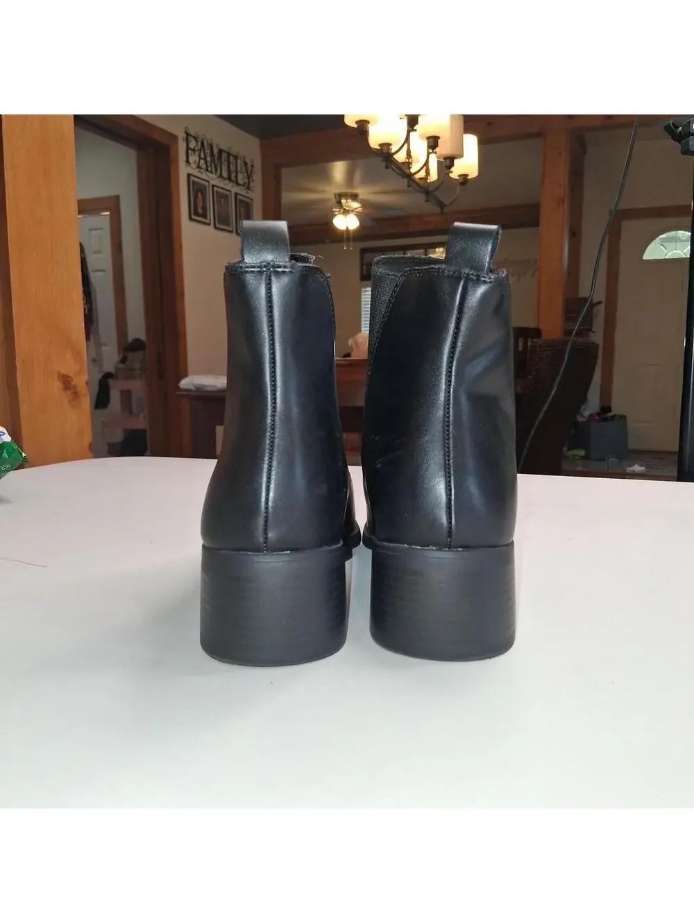 Women's pointed size 9 Black Boot